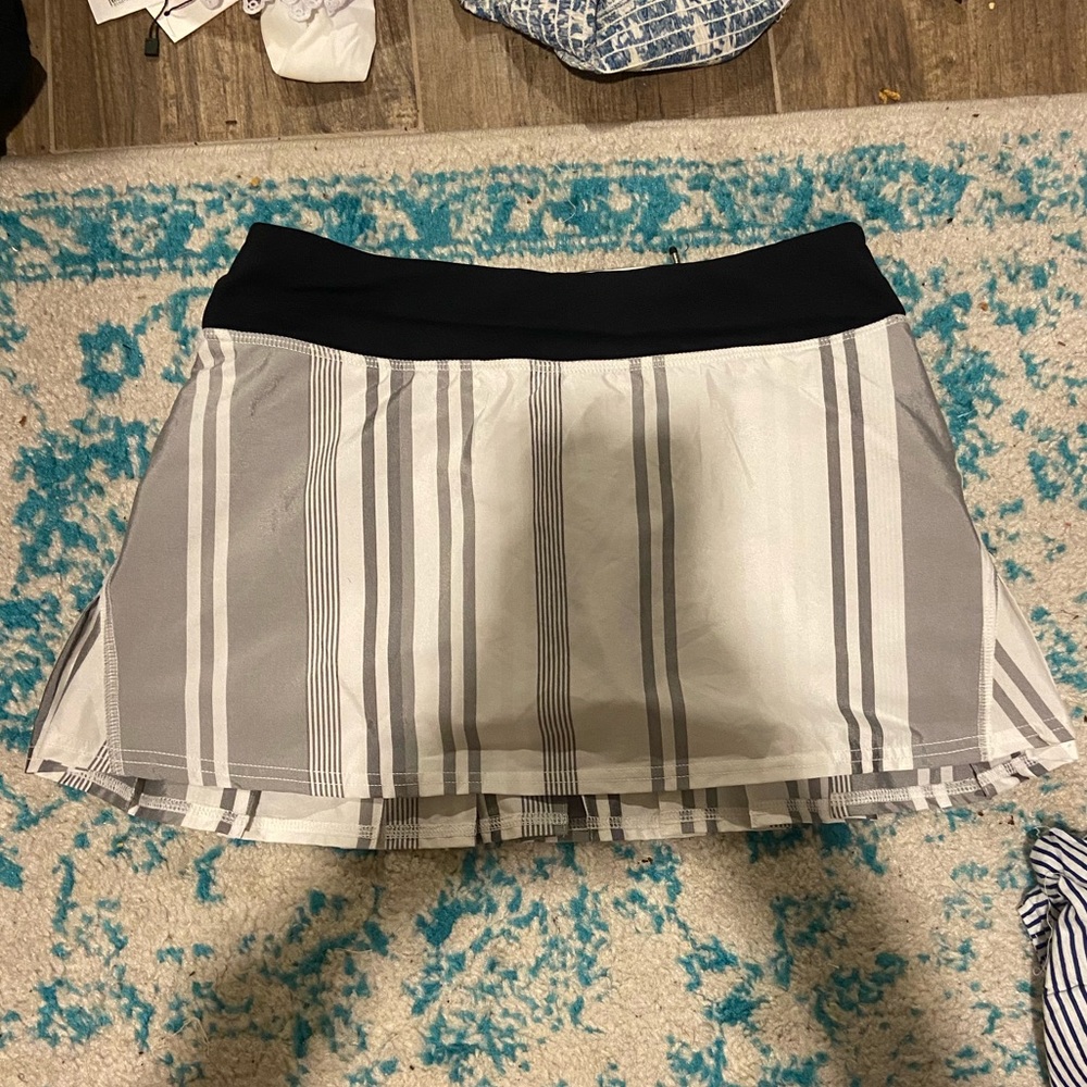 Lululemon striped ruffle skirt size 4